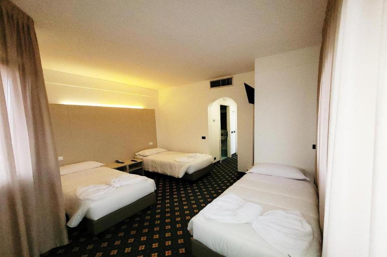 Hotel Аццано-Дечимо Экстерьер фото