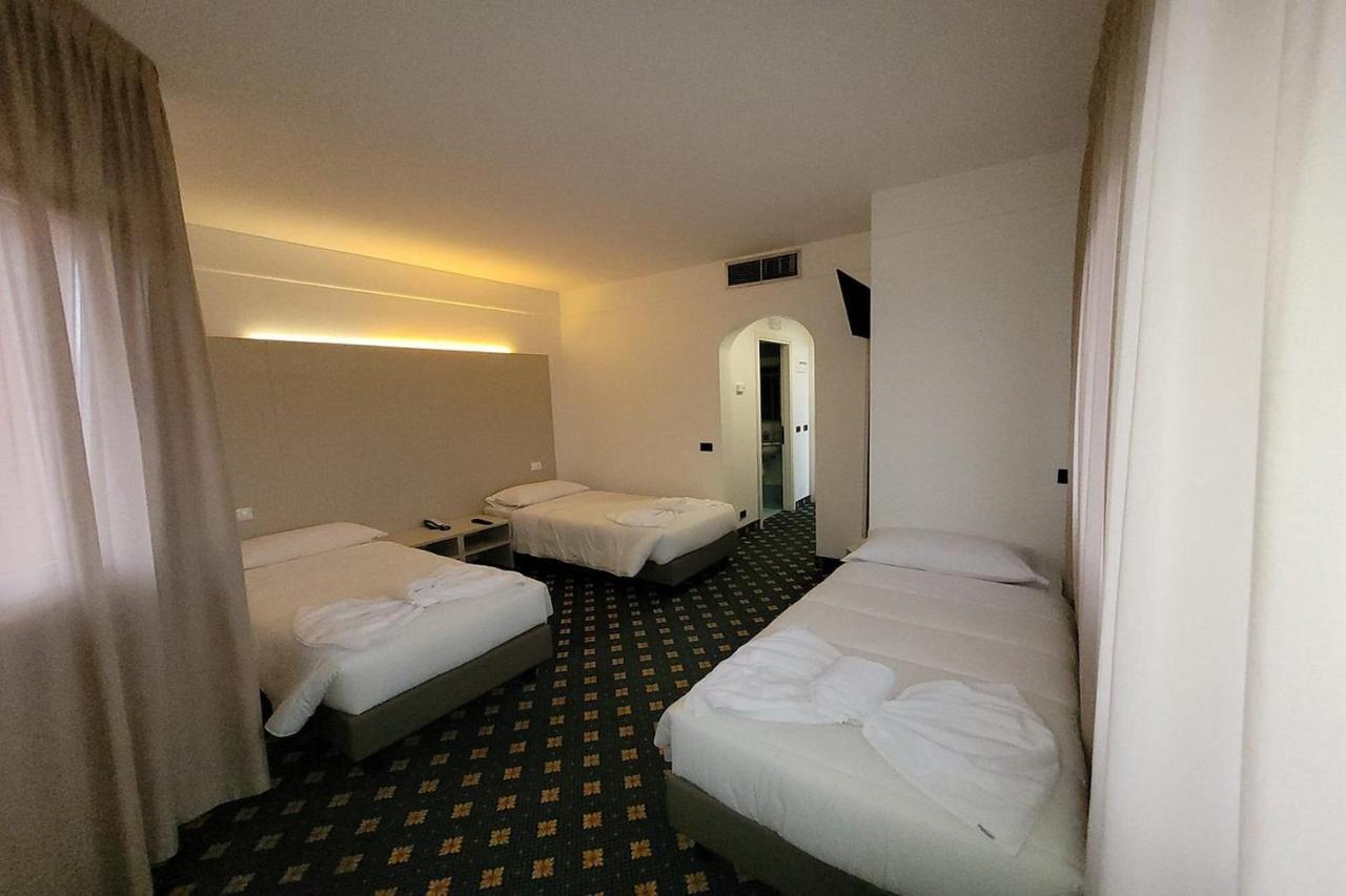 Hotel Аццано-Дечимо Экстерьер фото