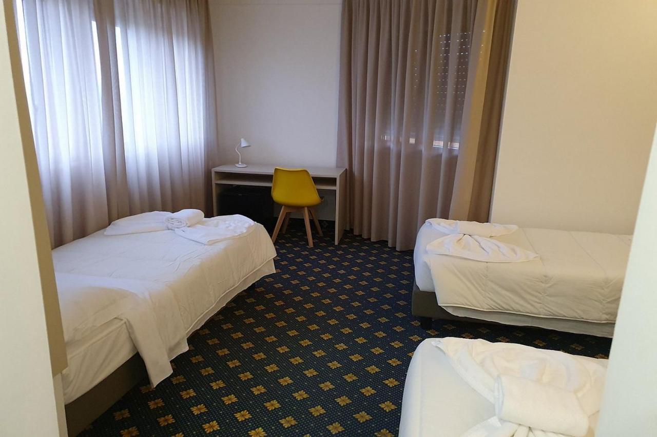 Hotel Аццано-Дечимо Экстерьер фото