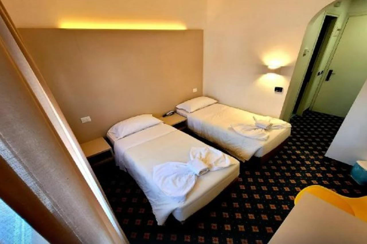 Hotel Аццано-Дечимо Экстерьер фото