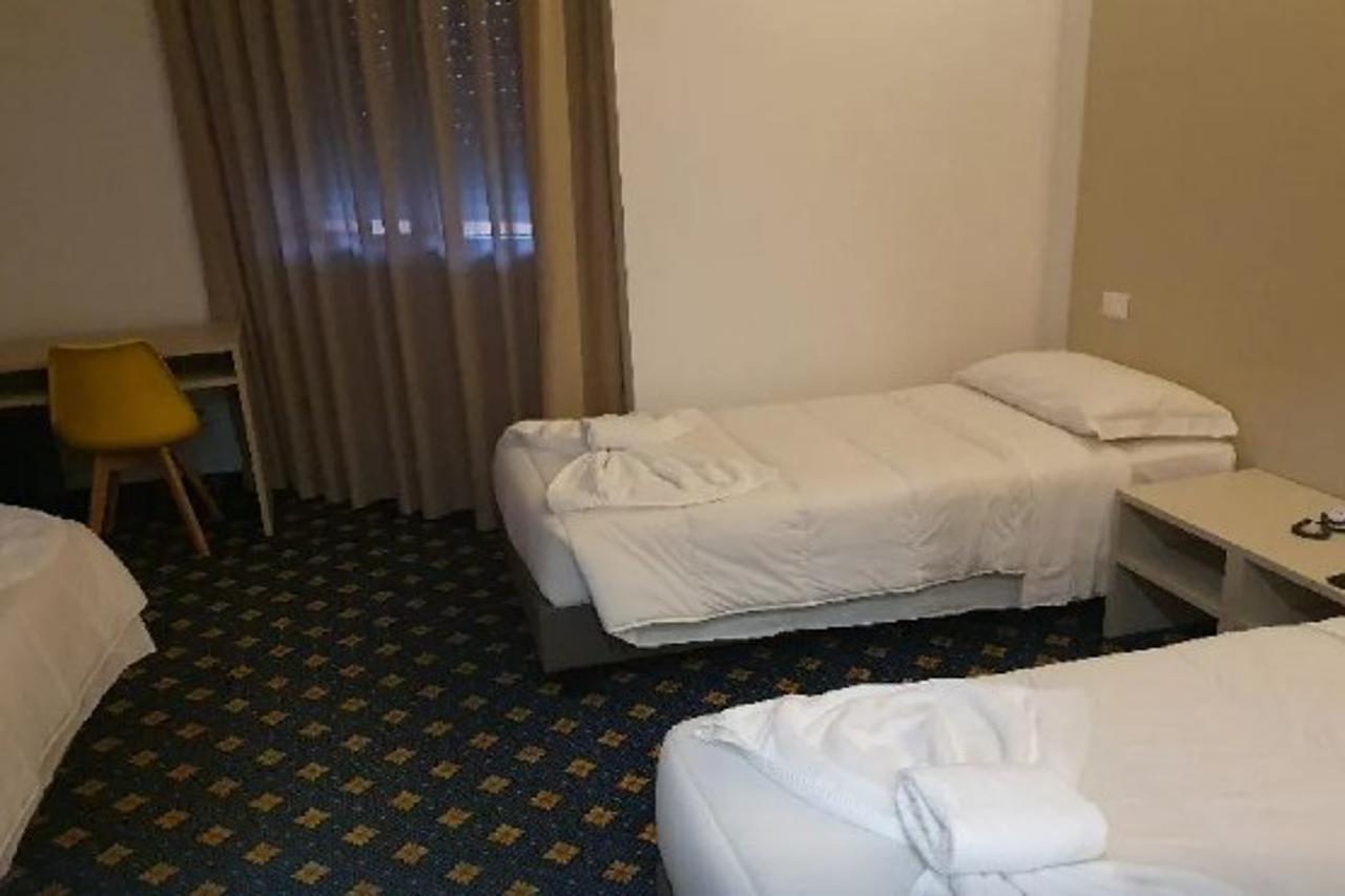 Hotel Аццано-Дечимо Экстерьер фото